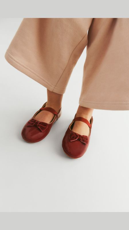 Wheat, Ballerina Rosen, cherry red